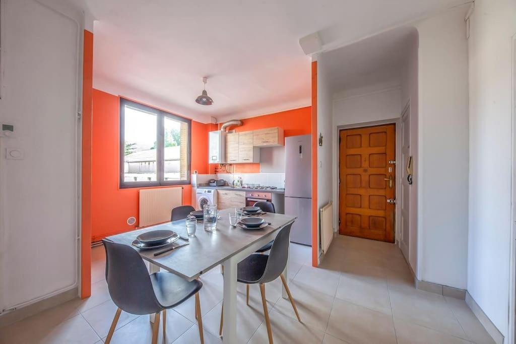 Appartement Au Bord De La Leysse A Chambéry Esterno foto